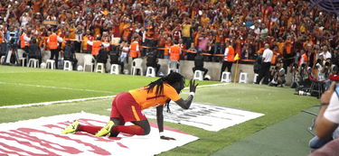 乐鱼体育地址-中国足球年度最佳射手数据整理，中国足球队最佳射手